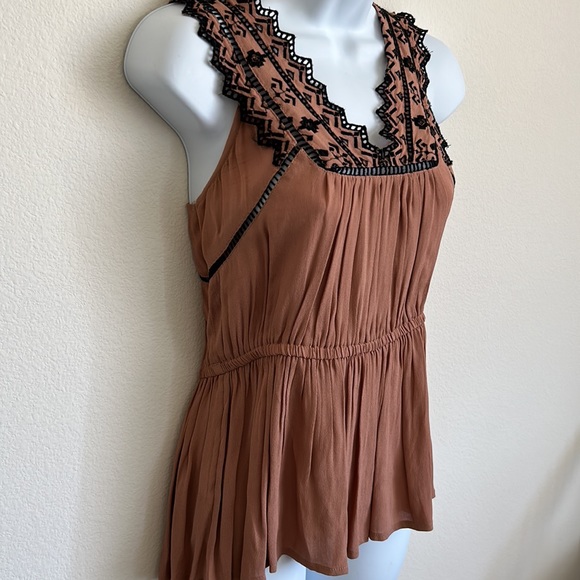 Ruched Autumn 🍂 Waist Embroidered Blouse - Picture 3 of 9